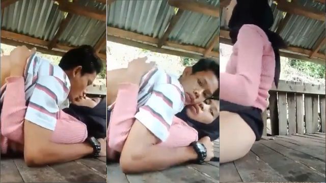 Bokep Indo Viral ABG Hijab Ngewe Sama Pasangan di Luar Ruangan
